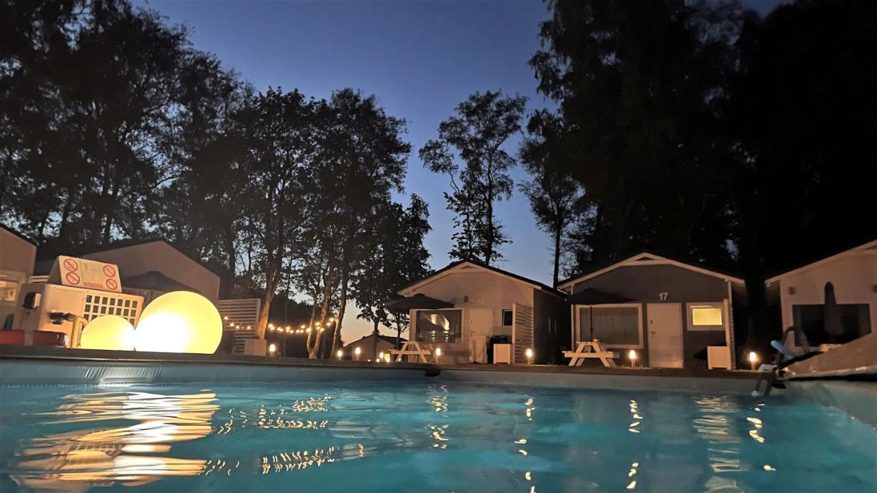 Lumi Resort Domki Letniskowe Z Podgrzewanym Basenem เรวัล ภายนอก รูปภาพ