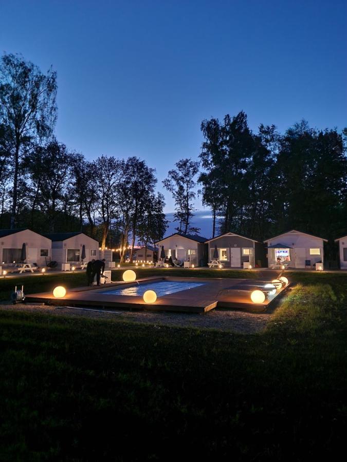 Lumi Resort Domki Letniskowe Z Podgrzewanym Basenem เรวัล ภายนอก รูปภาพ