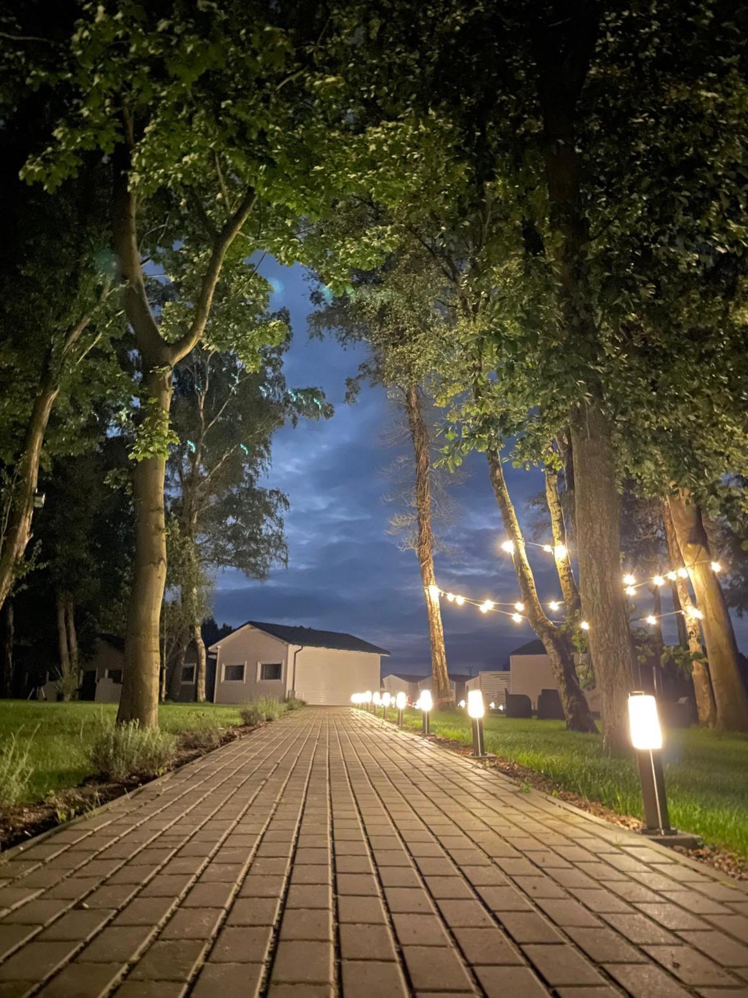 Lumi Resort Domki Letniskowe Z Podgrzewanym Basenem เรวัล ภายนอก รูปภาพ