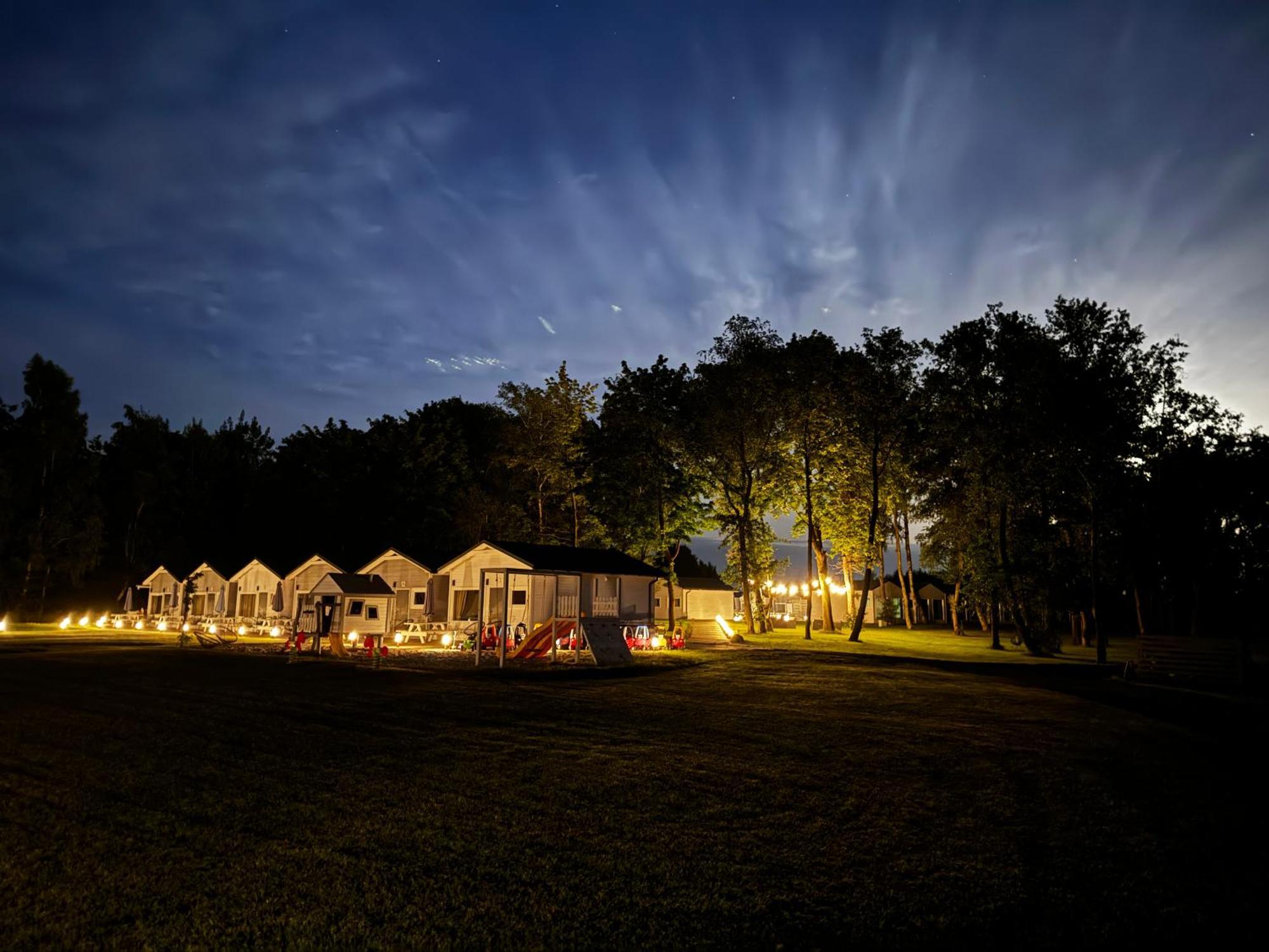 Lumi Resort Domki Letniskowe Z Podgrzewanym Basenem เรวัล ภายนอก รูปภาพ