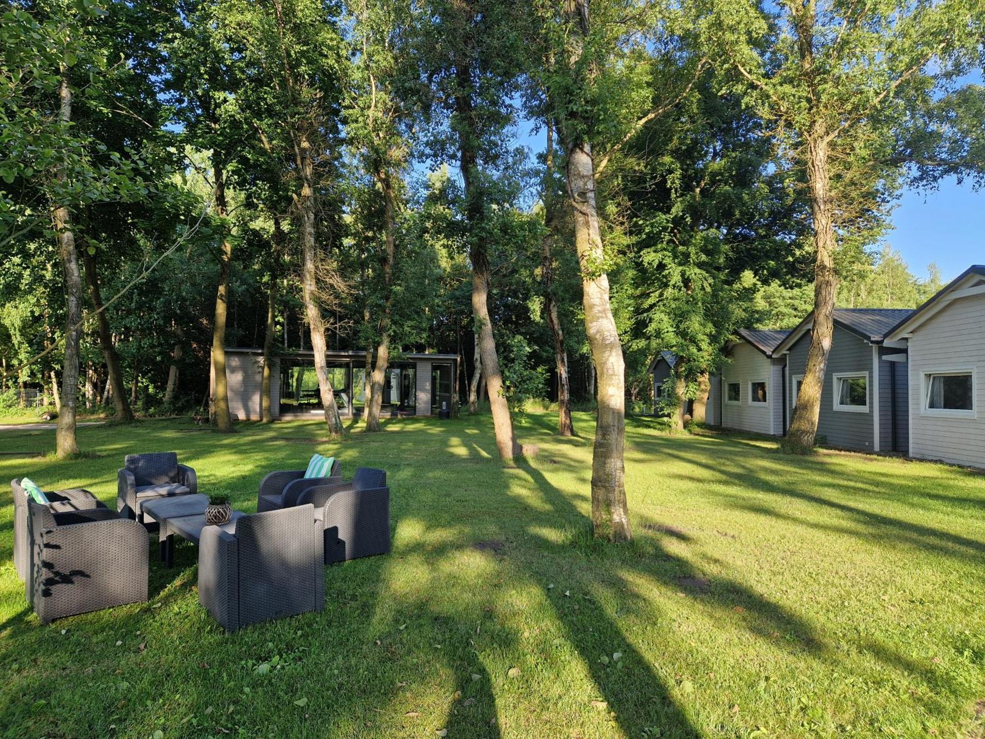 Lumi Resort Domki Letniskowe Z Podgrzewanym Basenem เรวัล ภายนอก รูปภาพ